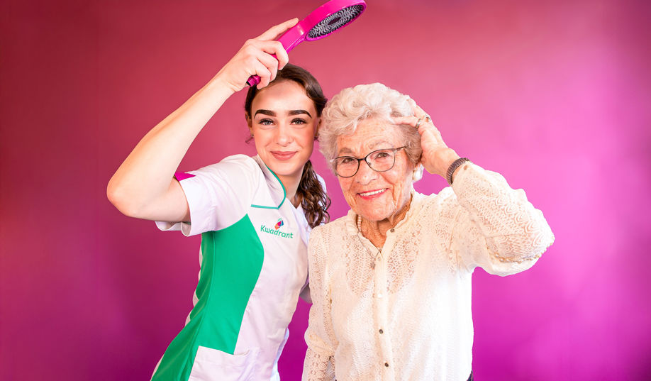 Verzorgende 1 Met Vrouw Boi